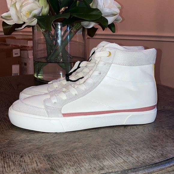 Zara Hi-Top Sneakers - Picture 1 of 9